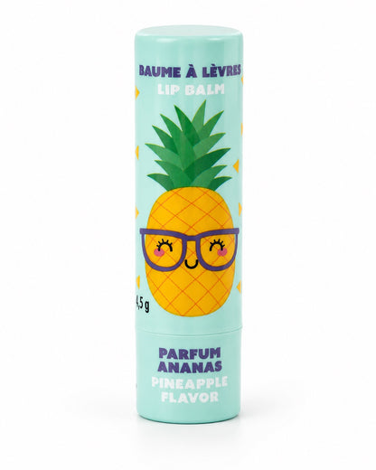 Face avant du tube de baume à lèvres pour enfant parfum ananas de style Kawaii, illustré d'un personnage ananas mignon avec des lunettes violettes sur fond turquoise.