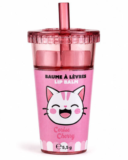 Vue de face du baume à lèvres pour enfant en forme de gobelet de thé aux perles rose, à l'effigie d'un chat mignon, parfum cerise.