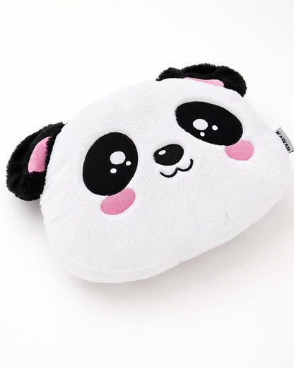 Toutou coussin panda en peluche blanche, photographié de trois-quarts pour montrer l'épaisseur de la peluche.