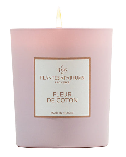 Bougie parfumée 180 g, fragrance Fleur de coton de Plantes & Parfums à la cire de soja dans un contenant en verre rose mat.