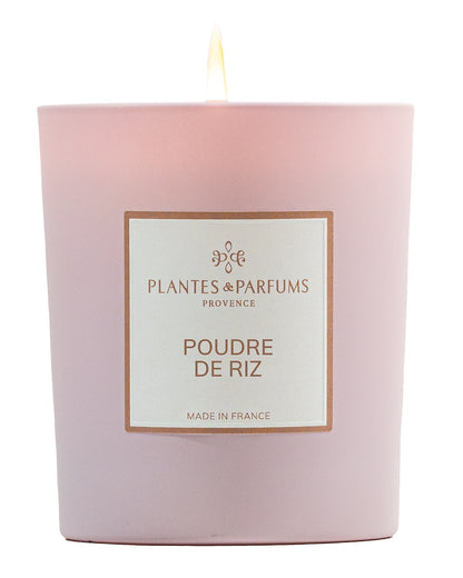 Bougie parfumée 180 g, fragrance Poudre de Riz de Plantes & Parfums à la cire de soja dans un contenant en verre rose mat.