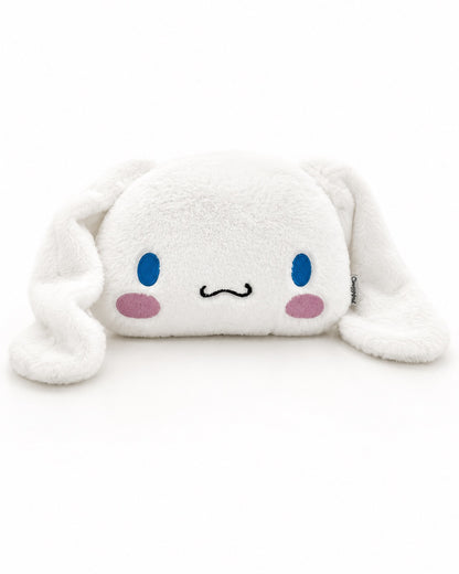 Bouillotte en peluche 3D Cinnamoroll Sanrio faisant office de housse et de range-pyjama blanc.