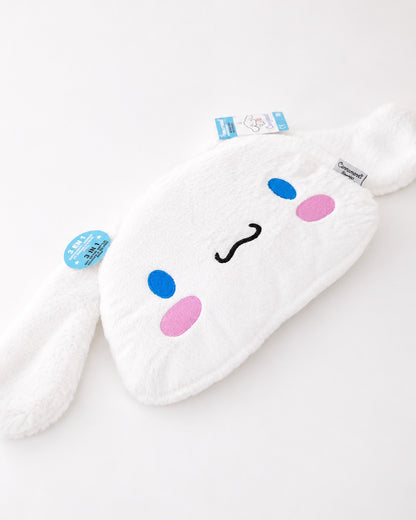 Bouillotte en peluche 3D Cinnamoroll Sanrio faisant office de housse et de range-pyjama blanc.