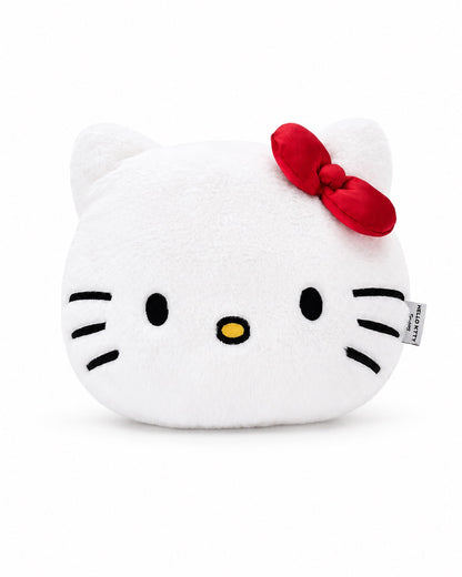 Vue de face du coussin en peluche blanc Hello Kitty avec son emblématique nœud rouge en satin et son nez jaune.