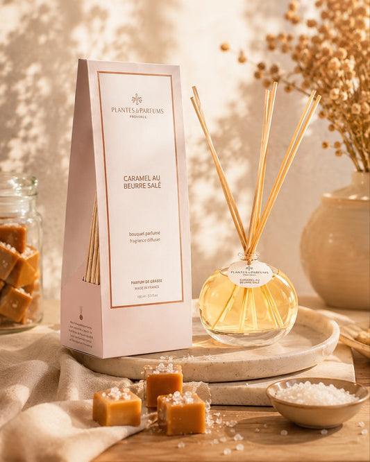 Bouquet parfumé 100 ml, fragrance Caramel beurre salé de Plantes & Parfums avec bâtonnets diffuseurs et étui orange mat, ambiance gourmande.