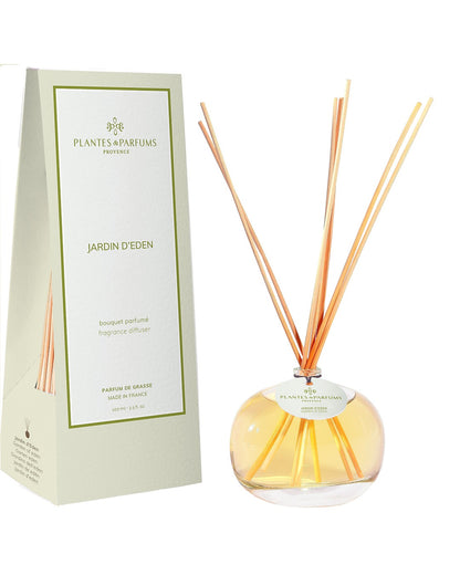 Bouquet parfumé 100 ml, fragrance Jardin d’Éden de Plantes & Parfums avec bâtonnets diffuseurs et étui vert mat.
