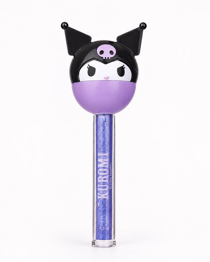 Vue de face d'un brillant à lèvres en forme de suçon violet et d'un baume à lèvres en forme de tête 3D de la figurine Kuromi de Sanrio.