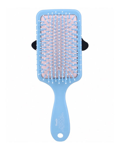 Brosse à cheveux rectangulaire bleu ciel avec des étoiles blanches et une grande figurine 3D en relief du personnage Cinnamoroll de Sanrio.