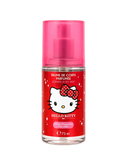 Vue de face du flacon de brume de corps parfumée Hello Kitty Kiss Vibes de 75 ml, avec son étiquette rouge et son capuchon cylindrique rose translucide.