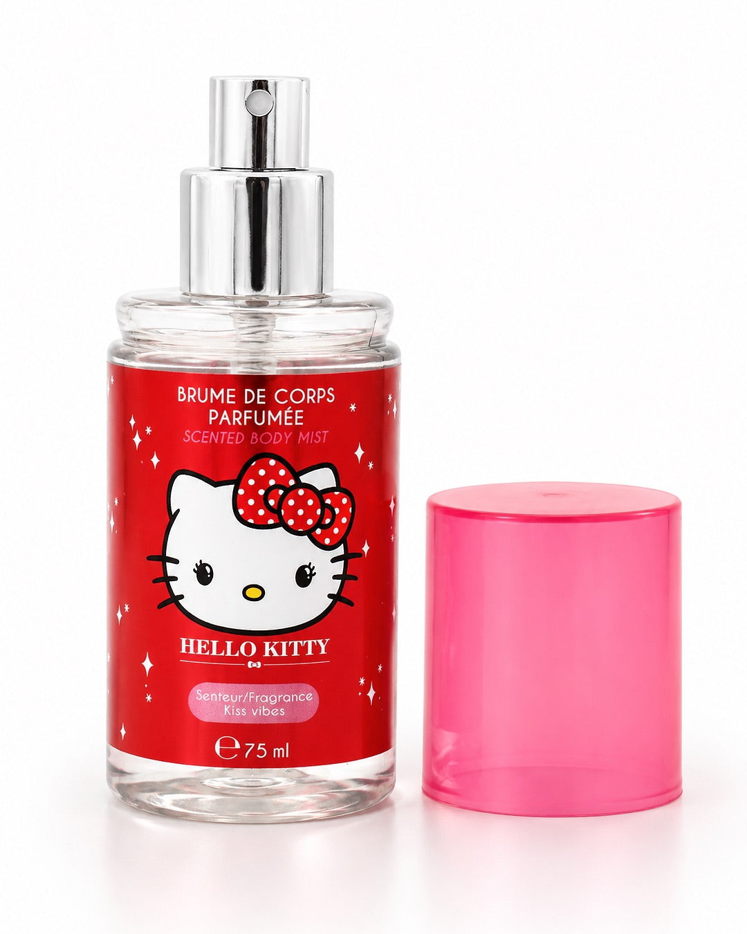 Flacon de brume parfumée Hello Kitty ouvert avec son capuchon rose posé à côté, révélant le vaporisateur argenté brillant.