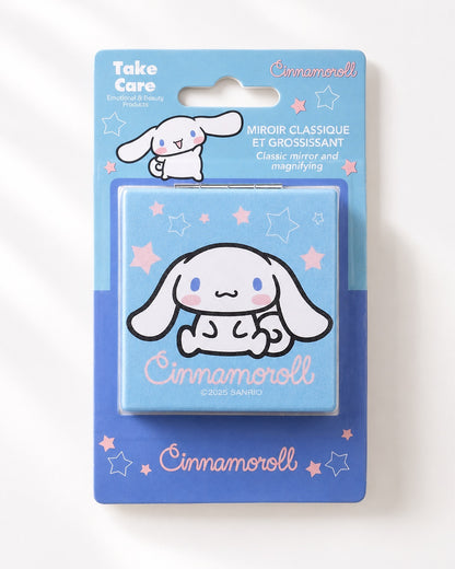 Miroir de poche carré et fermé de couleur bleu ciel avec une illustration de Cinnamoroll, des étoiles roses et des charnières métalliques.