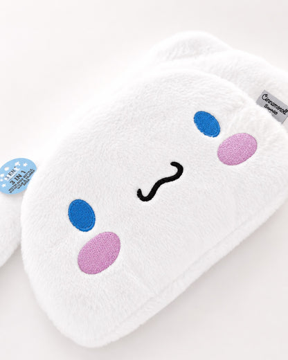 Bouillotte en peluche 3D Cinnamoroll Sanrio faisant office de housse et de range-pyjama blanc.