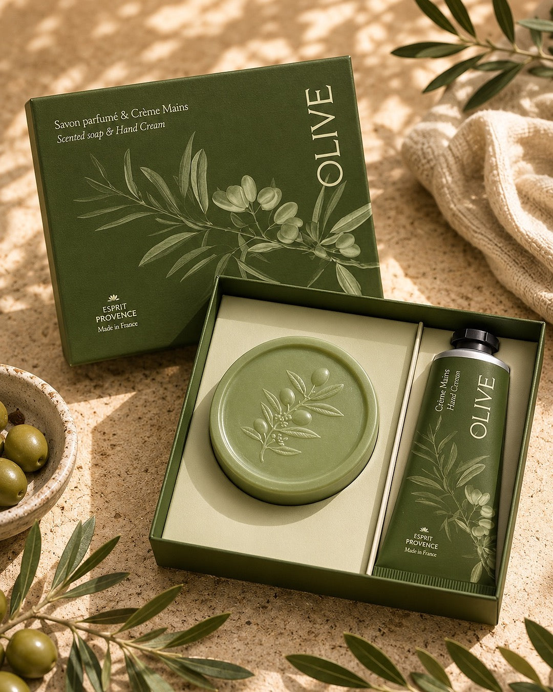 Coffret savon et crème mains à l’huile d’olive. Signé Esprit Provence. Dans son ambiance olfactive.