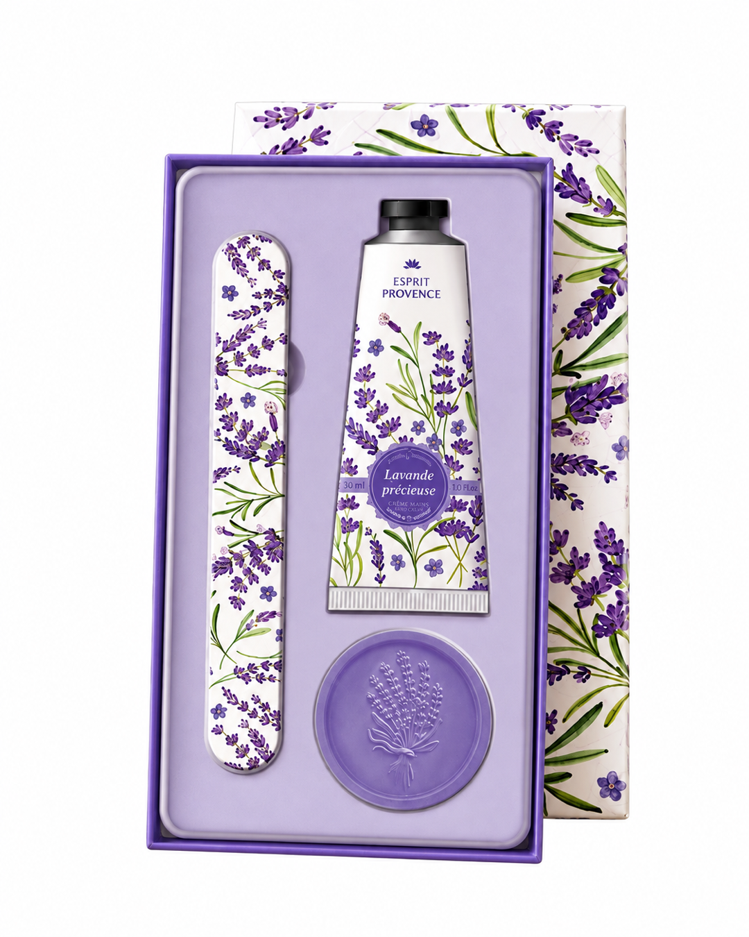 Coffret soins des mains, au parfum de Lavande Précieuse, signé Esprit Provence. Il réunit un savon, une lime à ongles et une crème dans un jolie coffret.