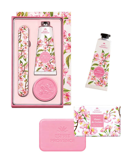 Collection complète Fleurs de Cerisier, signé Esprit Provence. Le coffret, la savon et la crème pour les mains à l'huile d'amande douce.