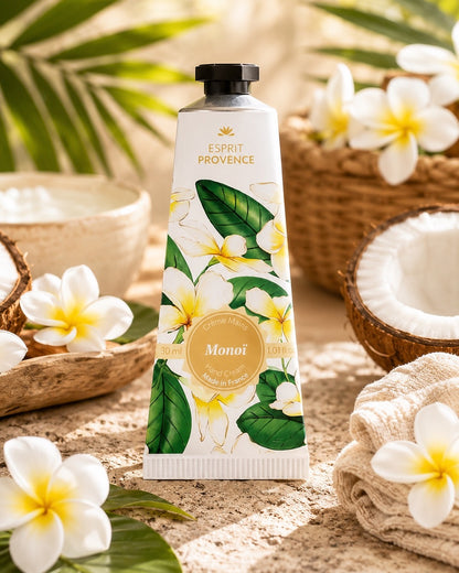 Crème mains à l'huile d’Amande douce de Provence 30 ml, au parfum de Monoï, signé Esprit Provence. Enrichi en beurre de karité, en allantoïne et en jus d’aloe vera BIO. Dans son ambiance olfactive.