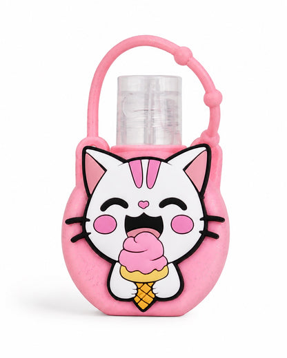 Face avant du gel désinfectant pour les mains avec son étui en silicone rose à paillettes en forme de petit chat blanc joyeux mangeant un cône glacé