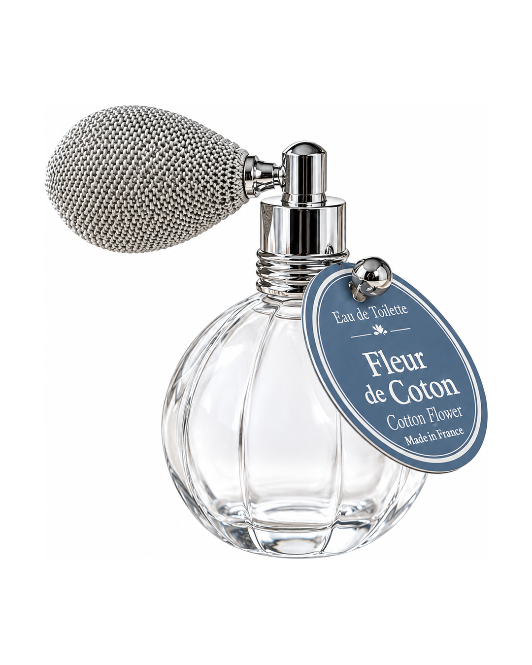 Eau de toilette de 12 ml au parfum de Fleur de Coton, signée Esprit Provence. Son flacon en verre, rétro et cannelé, est doté d’un vaporisateur à poire vintage.