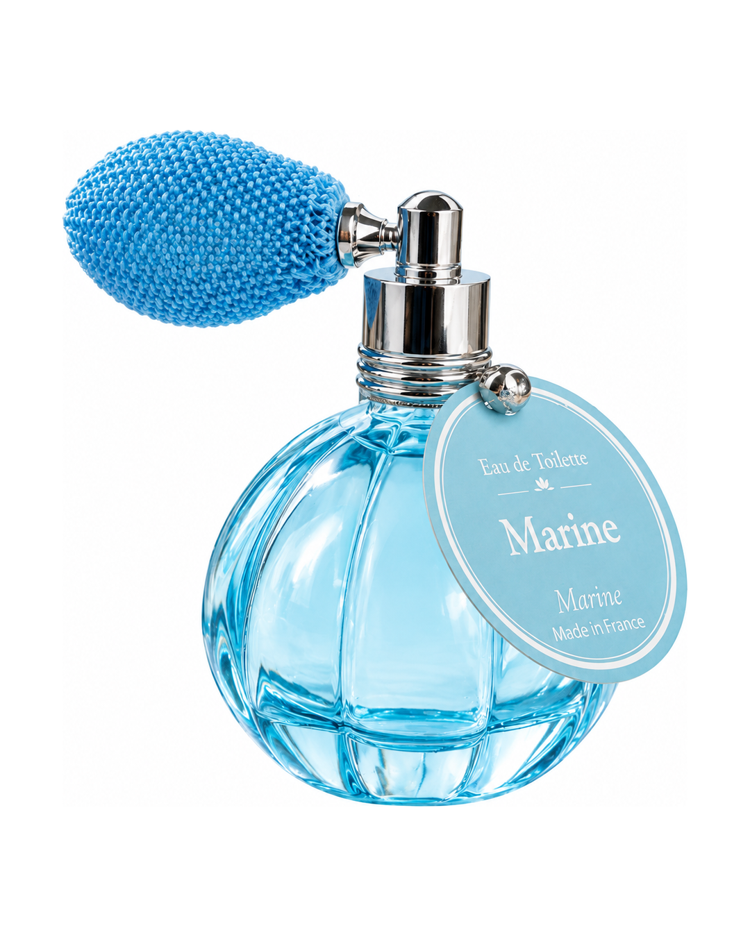 Eau de toilette de 12 ml au parfum de Marine, signée Esprit Provence. Son flacon en verre, rétro et cannelé, est doté d’un vaporisateur à poire vintage.