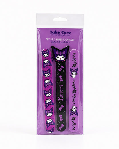 Trio de limes à ongles Kuromi Sanrio comprenant deux limes violettes et une lime centrale noire avec figurine de Kuromi vue dans son emballage transparent et violet.