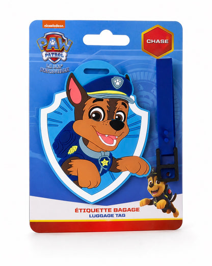 Emballage cartonné bleu officiel de l'étiquette à bagage La Pat' Patrouille représentant Chase le chien policier. La boîte comporte les mentions bilingues Étiquette Bagage / Luggage Tag ainsi que l'écusson Chase.