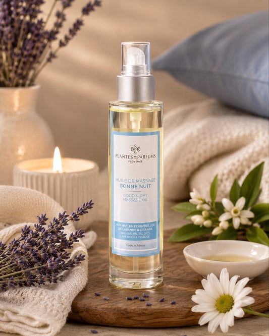 Huile de massage à pompe 100 ml, Bonne nuit  de Plantes & Parfums. Contenant en verre, dans son ambiance olfactive.
