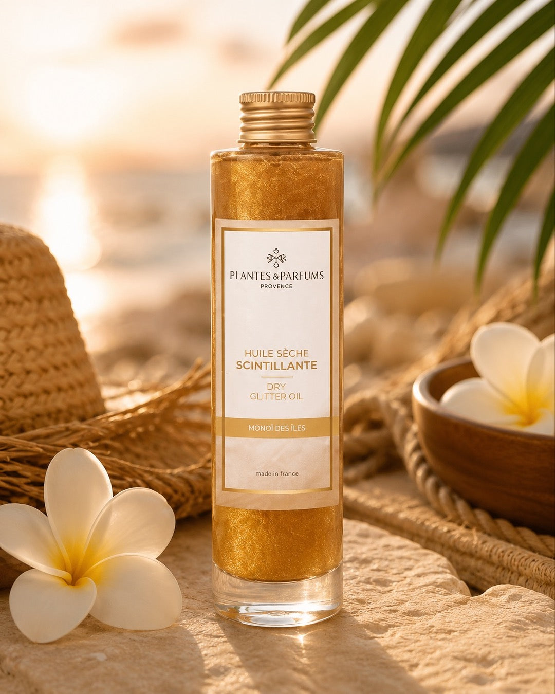 Huile sèche scintillante 100 ml, Monoï des îles de Plantes & Parfums. Contenant en verre, ambiance solaire.
