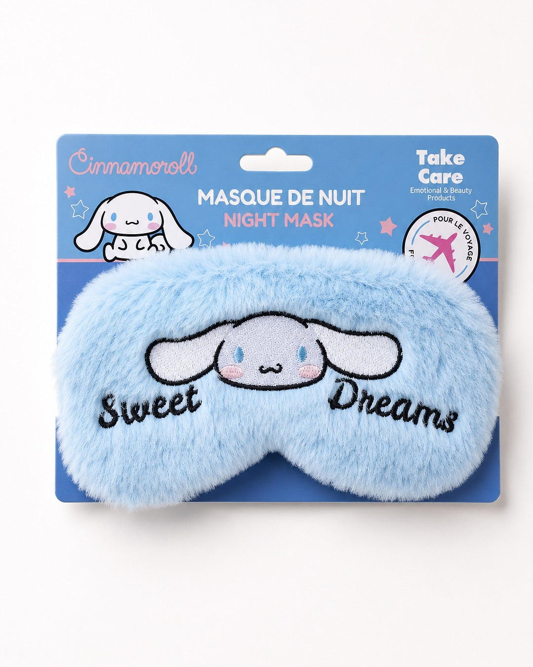 Masque de nuit en peluche bleu doux avec broderie de Cinnamoroll et texte Sweet Dreams sur son emballage d'origine.