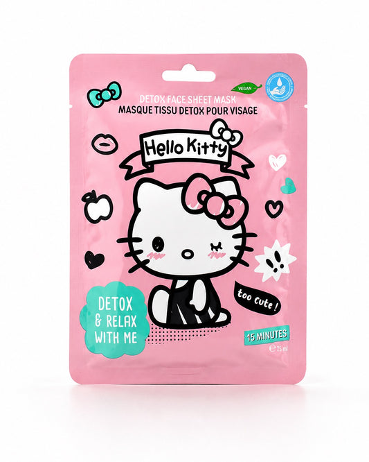 Vue de face du sachet rose du masque en tissu détox pour le visage Hello Kitty, orné d’illustrations de cœurs et de la célèbre mascotte.