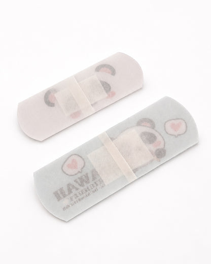 Vue arrière des deux pansements dans leur emballage de protection individuel stérile et transparent.
