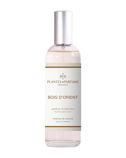 Parfum d’intérieur vaporisateur 100 ml, fragrance Bois d’Orient de Plantes & Parfums. Contenant en verre.