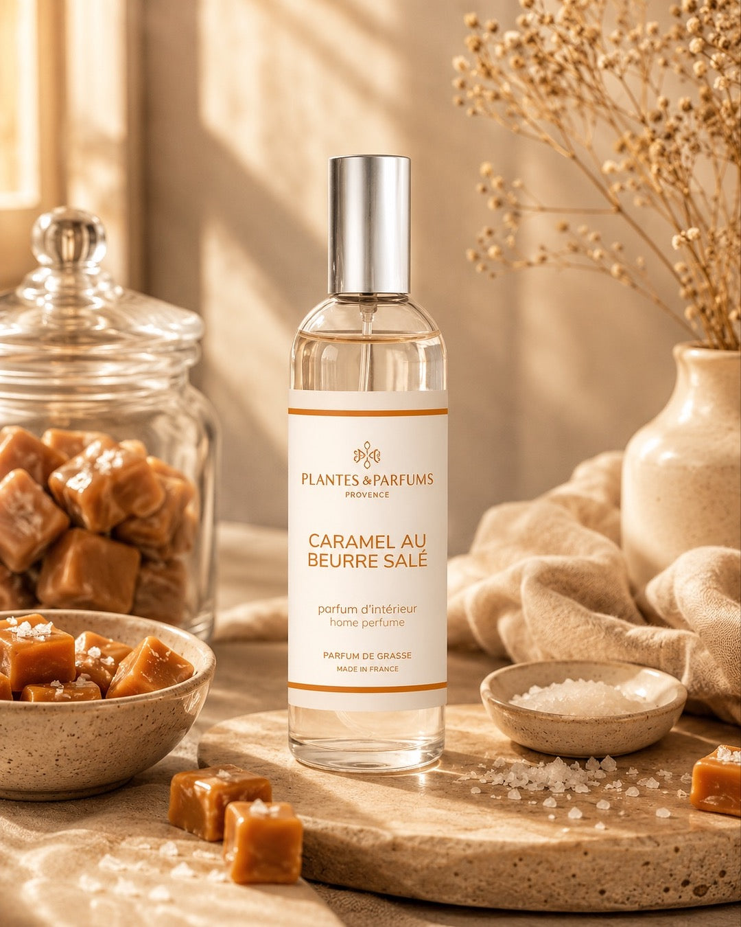Parfum d’intérieur vaporisateur 100 ml, fragrance Caramel beurre salé de Plantes & Parfums. Contenant en verre, ambiance gourmande.