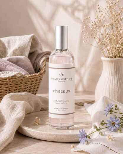 Parfum d’intérieur vaporisateur 100 ml, fragrance Rêve de lin de Plantes & Parfums. Contenant en verre, ambiance poudrée.