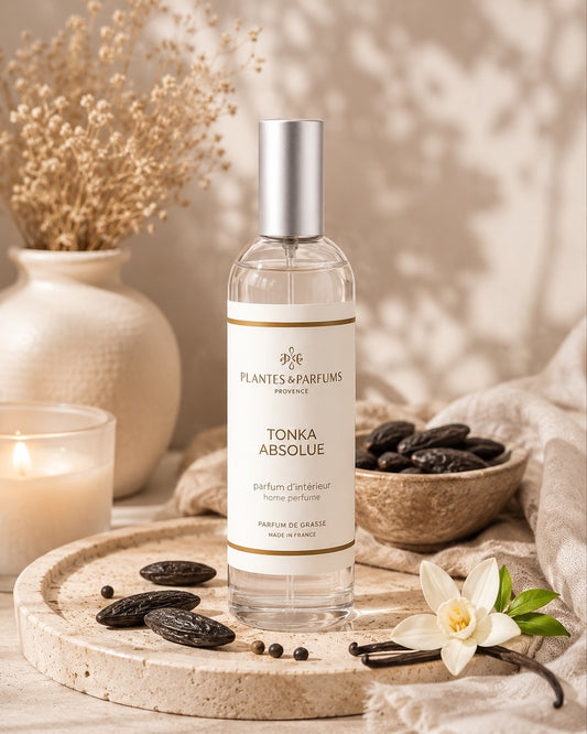 Parfum d’intérieur vaporisateur 100 ml, fragrance Tonka absolue de Plantes & Parfums. Contenant en verre, ambiance boisés.