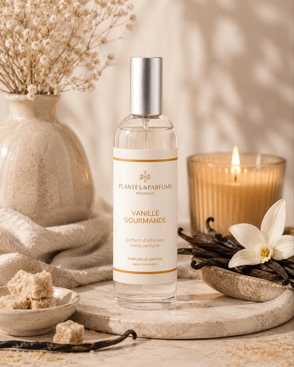 Parfum d’intérieur vaporisateur 100 ml, fragrance Vanille gourmande de Plantes & Parfums. Contenant en verre, ambiance gourmande.