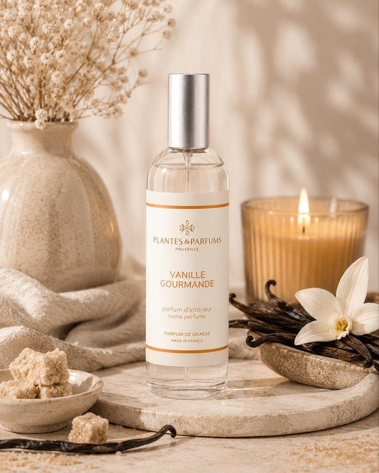 Parfum d’intérieur vaporisateur 100 ml, fragrance Vanille gourmande de Plantes & Parfums. Contenant en verre, ambiance gourmande.