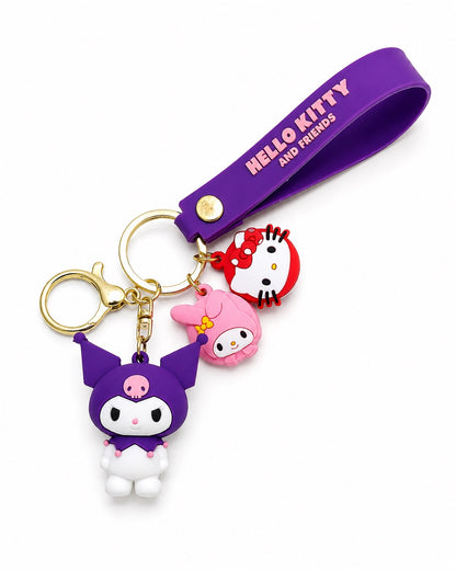 Vue de face d'un porte-clés figurine 3D Kuromi Sanrio avec des breloques et une sangle violette écrite Hello Kitty and Friends en lettres roses.