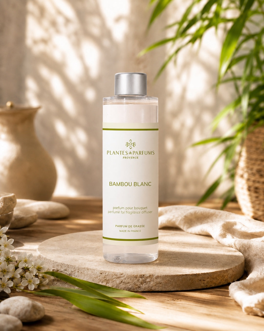 Recharge pour bouquet parfumé 200 ml, fragrance Bambou blanc de Plantes et Parfums. Ambiance frais. Livraison partout au Canada.
