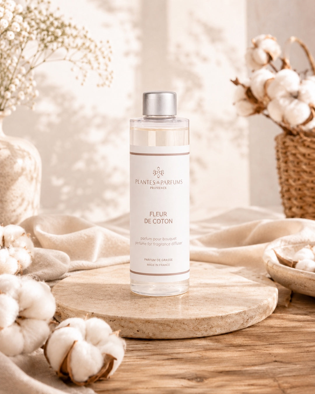 Recharge pour bouquet parfumé 200 ml, fragrance Fleur de coton de Plantes et Parfums. Ambiance poudré. Livraison partout au Canada.