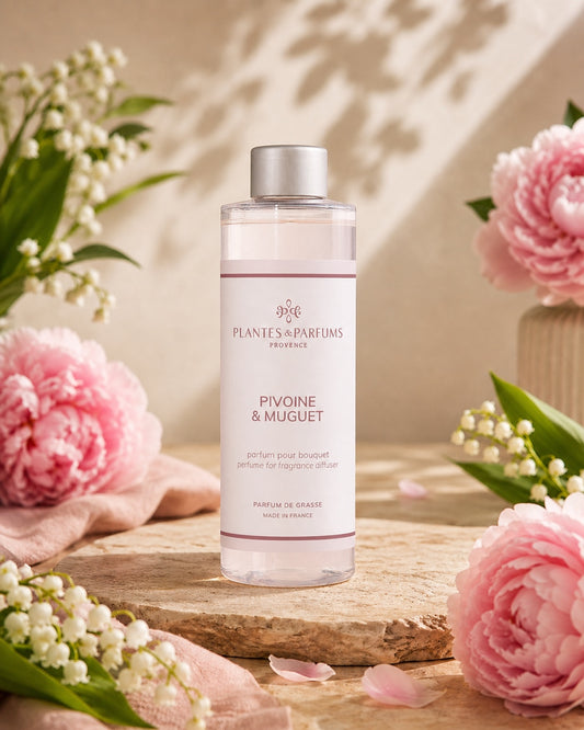 Recharge pour bouquet parfumé 200 ml, fragrance Pivoine & muguet de Plantes et Parfums. Ambiance floral. Livraison partout au Canada.