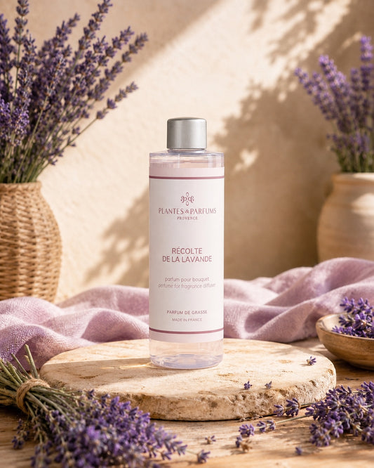 Recharge pour bouquet parfumé 200 ml, fragrance Récolte de lavande de Plantes et Parfums. Ambiance floral. Livraison partout au Canada.