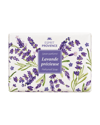 Savon à l’huile d’Amande douce de Provence 140 g, au parfum de Lavande précieuse, signé Esprit Provence et enrichi en beurre de karité BIO. Dans son emballage papier et son ambiance olfactive.