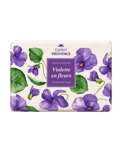 Savon à l’huile d’Amande douce de Provence 140 g, au parfum de Violette en fleurs, signé Esprit Provence et enrichi en beurre de karité BIO. Dans son emballage en papier.