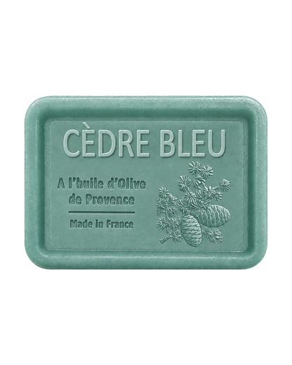 Savon à l’huile d’olive de Provence 120 g, au parfum de Cèdre bleu, signé Esprit Provence et enrichi en huile d’amande douce ainsi qu’en beurre de karité bio.