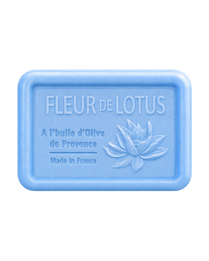 Savon à l’huile d’olive de Provence 120 g, au parfum de Fleur de Lotus, signé Esprit Provence et enrichi en huile d’amande douce ainsi qu’en beurre de karité bio.