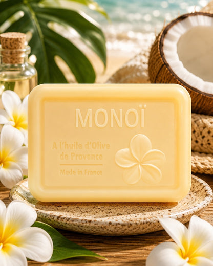 Savon à l’huile d’olive de Provence 120 g, au parfum de Monoï, signé Esprit Provence et enrichi en huile d’amande douce ainsi qu’en beurre de karité bio. Dans son ambiance olfactive.