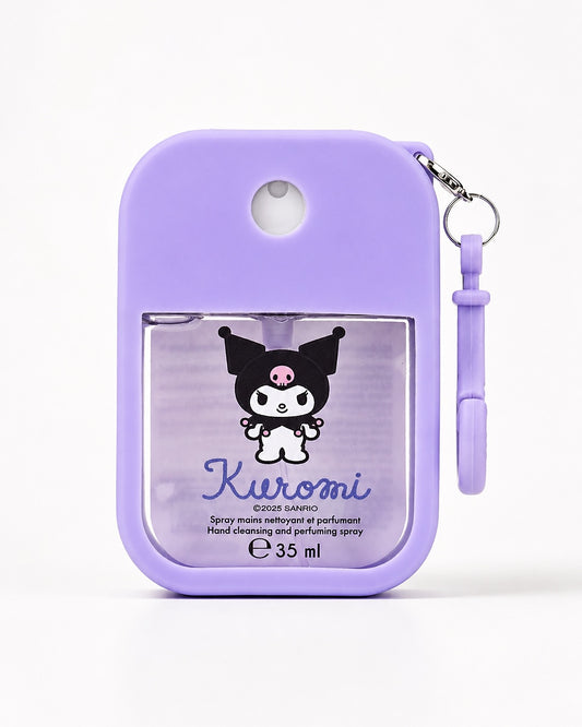 Vue de face d'un spray nettoyant et parfumant pour les mains Kuromi Sanrio de 35 ml dans un étui en silicone violet.